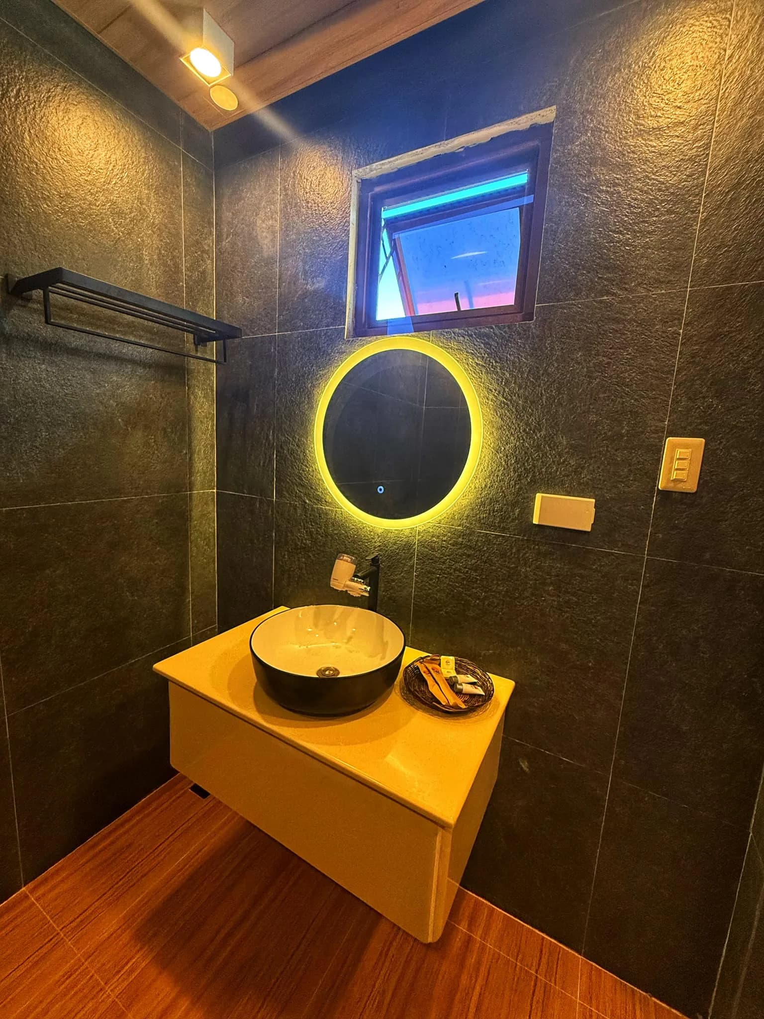 CM 225 gallery image 7