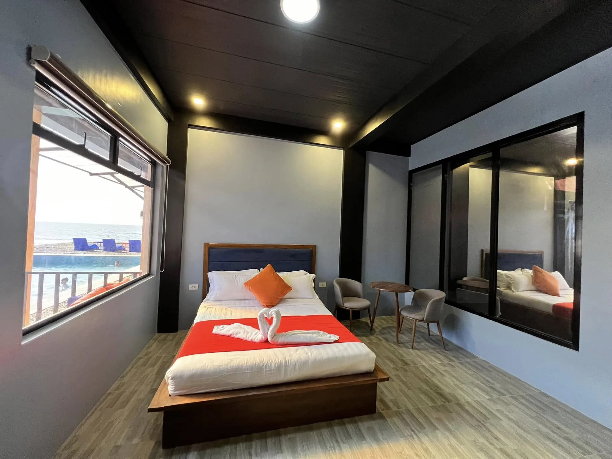 Poolside Villa Queen gallery image 3