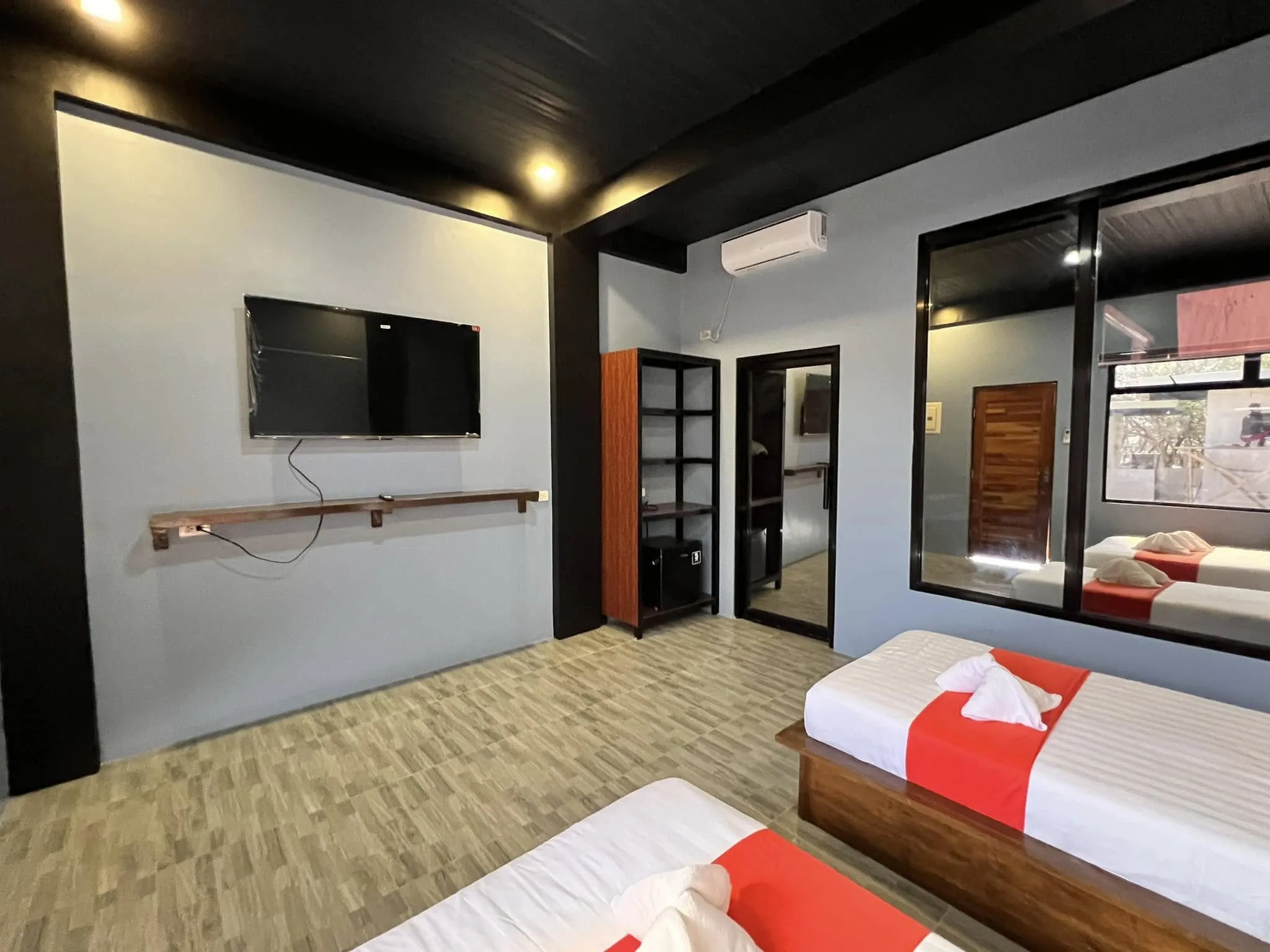 Poolside Villa Twin gallery image 1